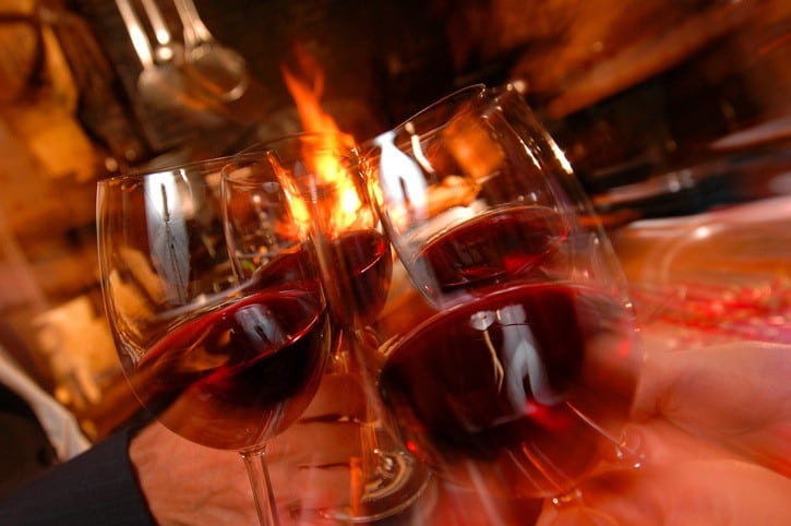 Welcome to Inspiring Wines - Four glasses cheering - newsletter image